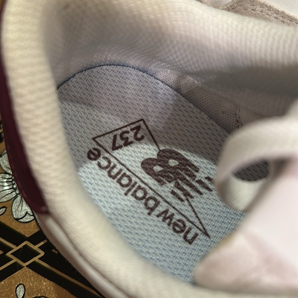 New balance 237, maroon, white and  tan. Size 8.5 W, worn once - Picture 4 of 6
